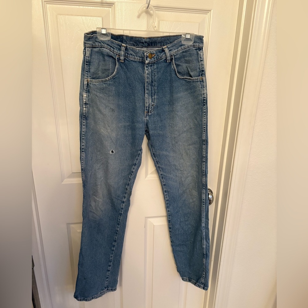 Wrangler Authentic Distressed Medium Wash Blue Jeans Size 32x30